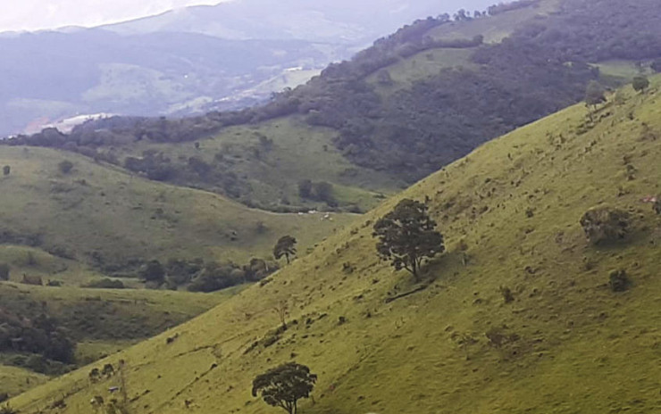 Sítio 70% aproveitável, estrada toda asfaltada, vista panorâmica | Extrema - MG | código 746