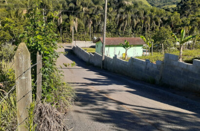 Chácara com casa com poço semi artesiano, local rota turística | Extrema - MG | código 753