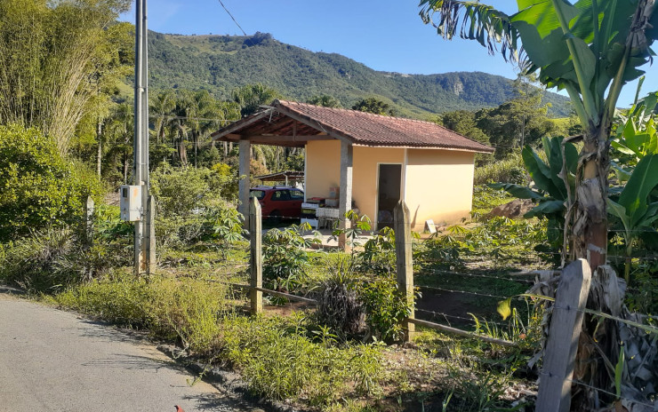 Chácara com casa com poço semi artesiano, local rota turística | Extrema - MG | código 753