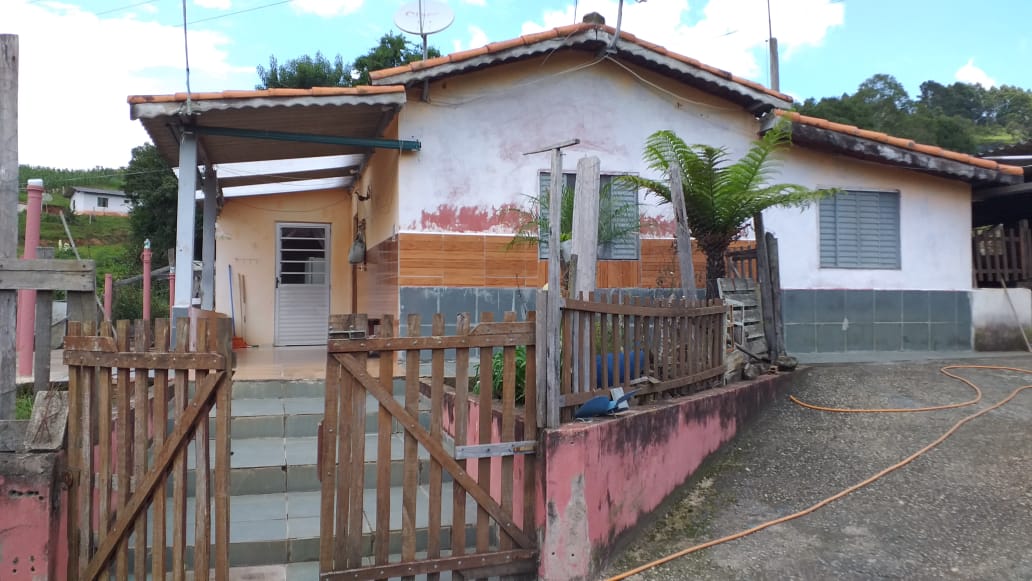 Sítio com: 3 tanques de peixe, vista panorâmica, casa sede | Munhoz - MG | código 779