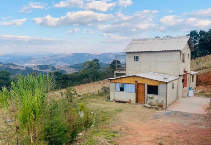 Chácara com casa :  4 quartos, 1 suíte, muito bem localizada | Extrema -  MG | código 804