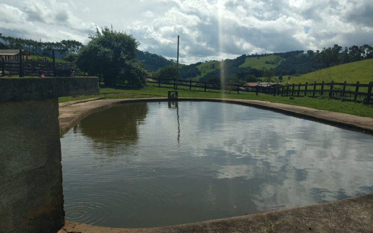 Fazenda com casa sede, casas de caseiro, lagos, cachoeira | Extrema - MG | código 805