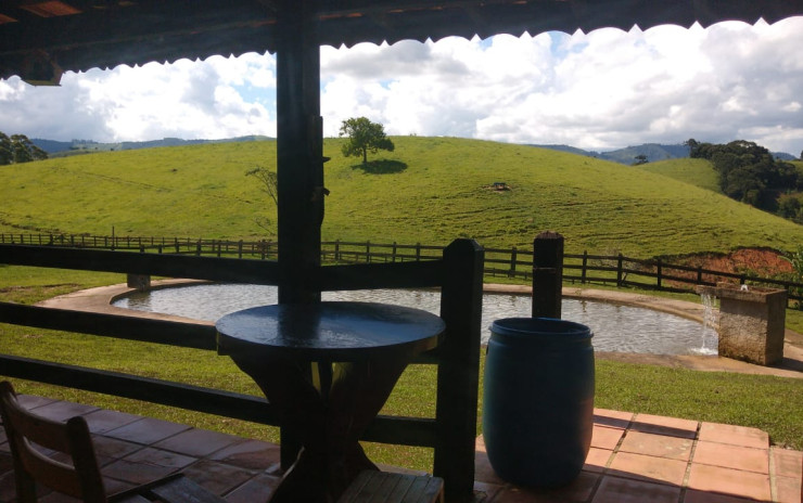 Fazenda com casa sede, casas de caseiro, lagos, cachoeira | Extrema - MG | código 805