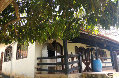 Fazenda com casa sede, casas de caseiro, lagos, cachoeira | Extrema - MG | código 805