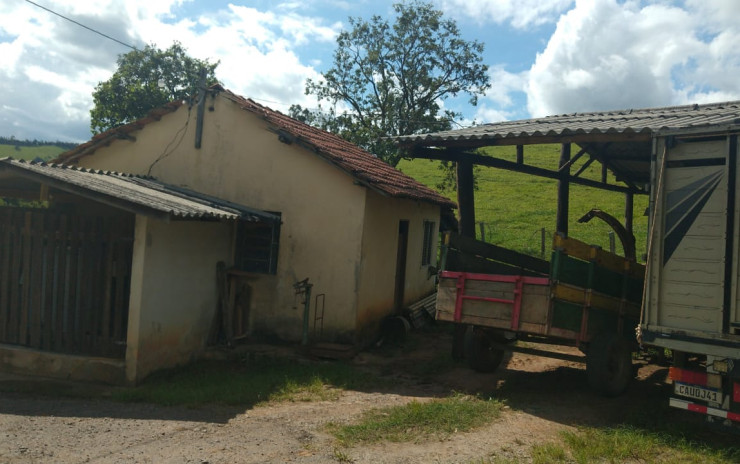 Fazenda com casa sede, casas de caseiro, lagos, cachoeira | Extrema - MG | código 805