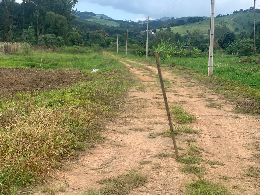 Lindo terreno com boa topografia próximo ao asfalto | Toledo - MG | código 811