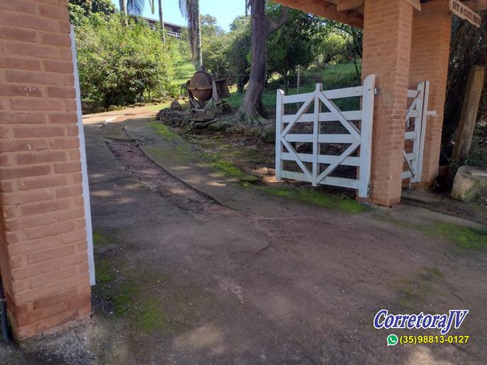 Linda Fazenda com casas. mais uma pousada para renda | Itapeva - MG  | código 957