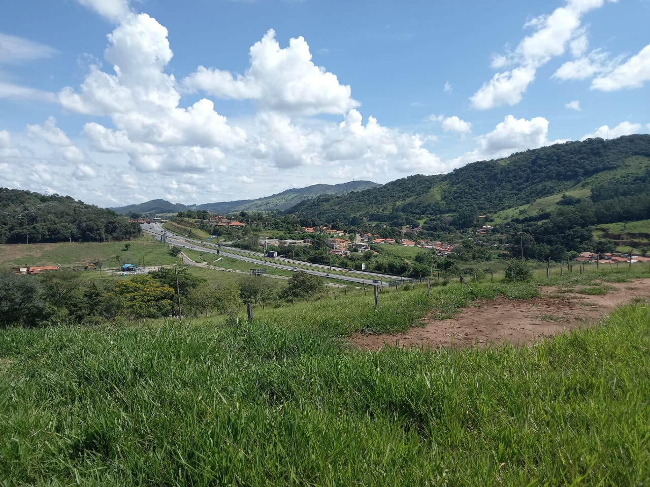 Lote em aclive ótima localização. bem próximo à rodovia | Vargem - SP | código 850