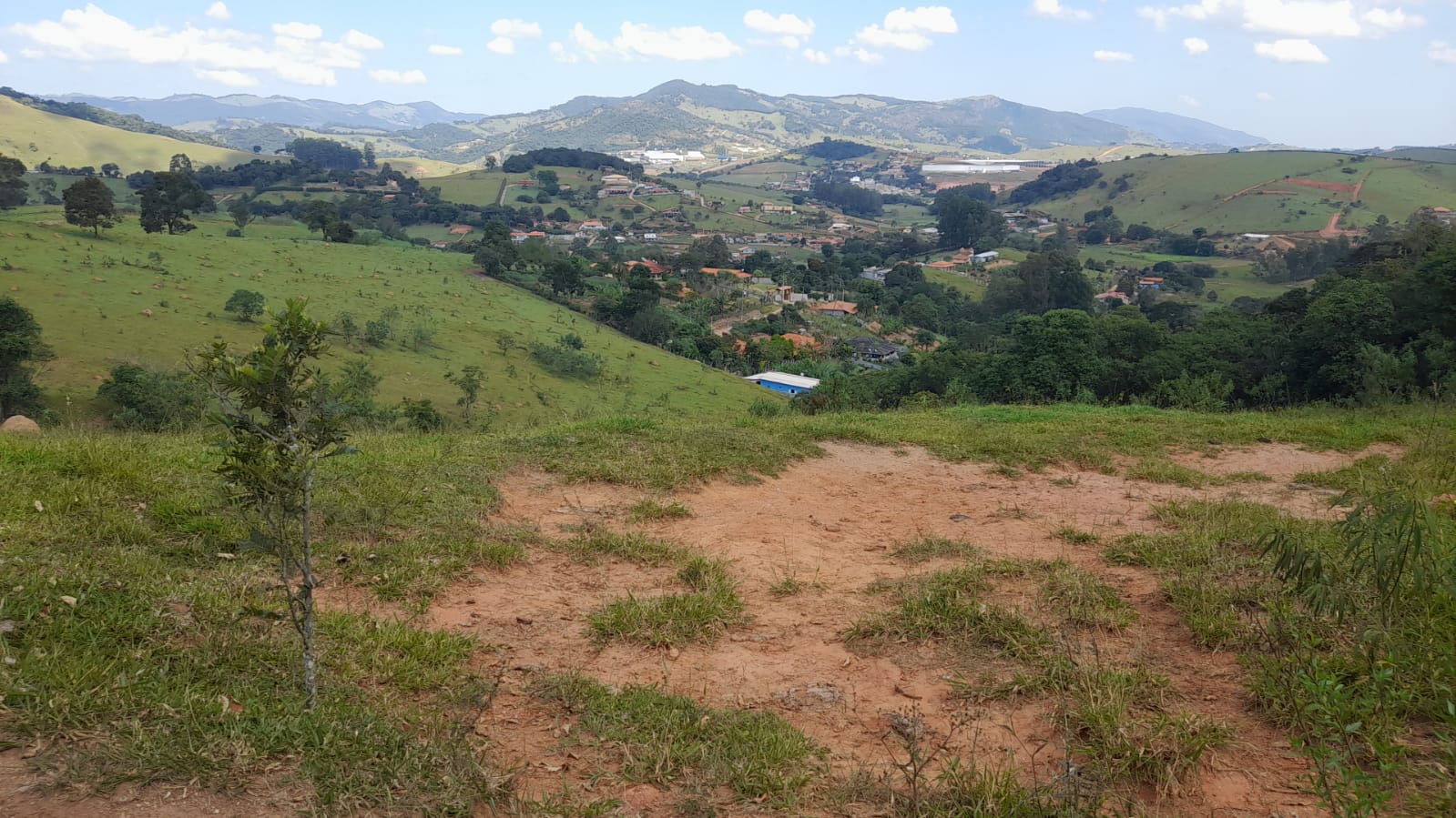 Sitio com lago, para plantio ou pecuária, topografia quase plana | Itapeva - MG | código 852