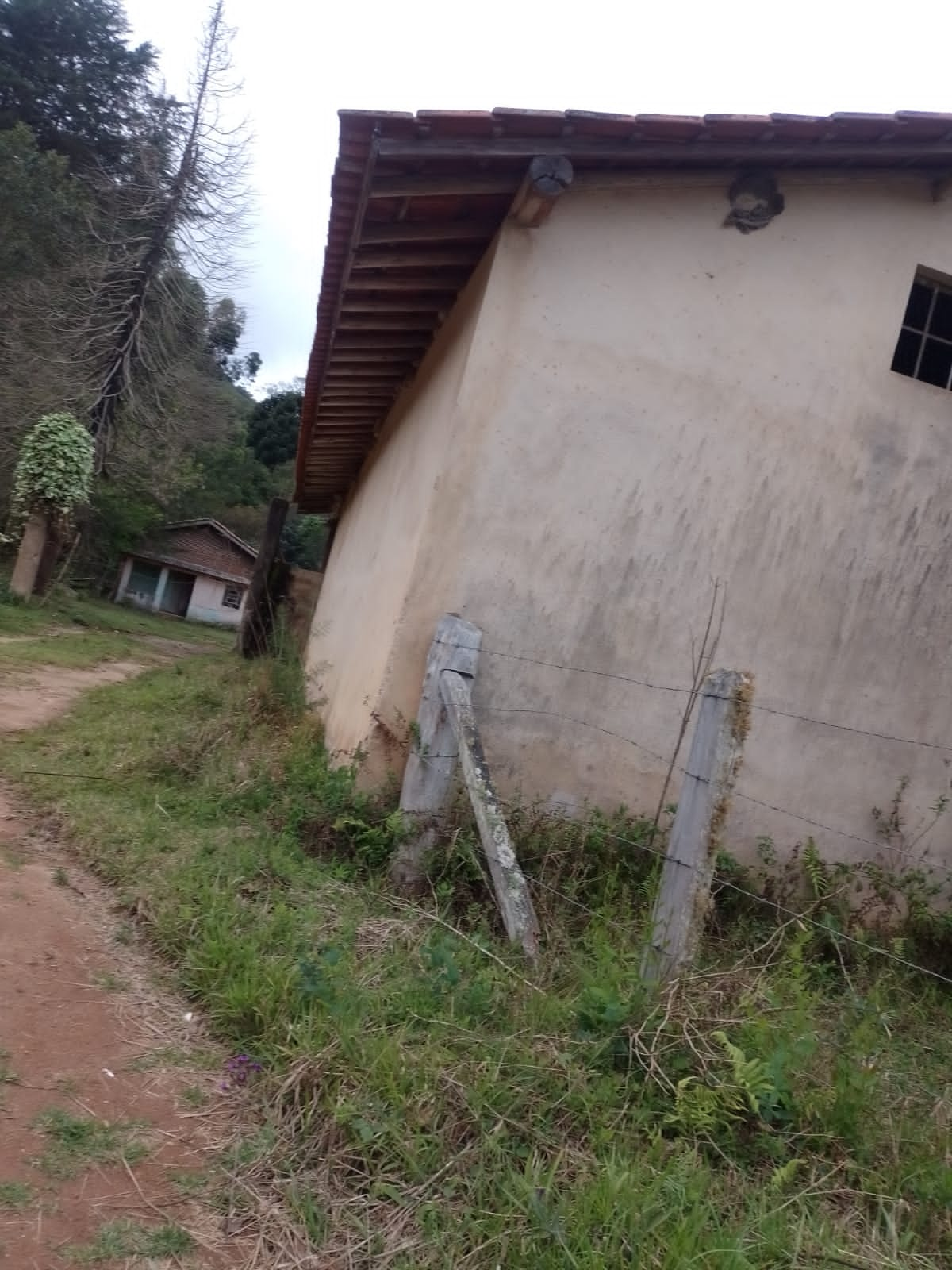 Sítio com lago, nascente, casa com 4 quartos, local turístico | Camanducaia - MG | código 912