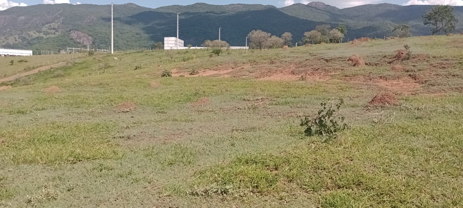 Área industrial no distrito industrial de Extrema prox. à Fernão Dias | código 928