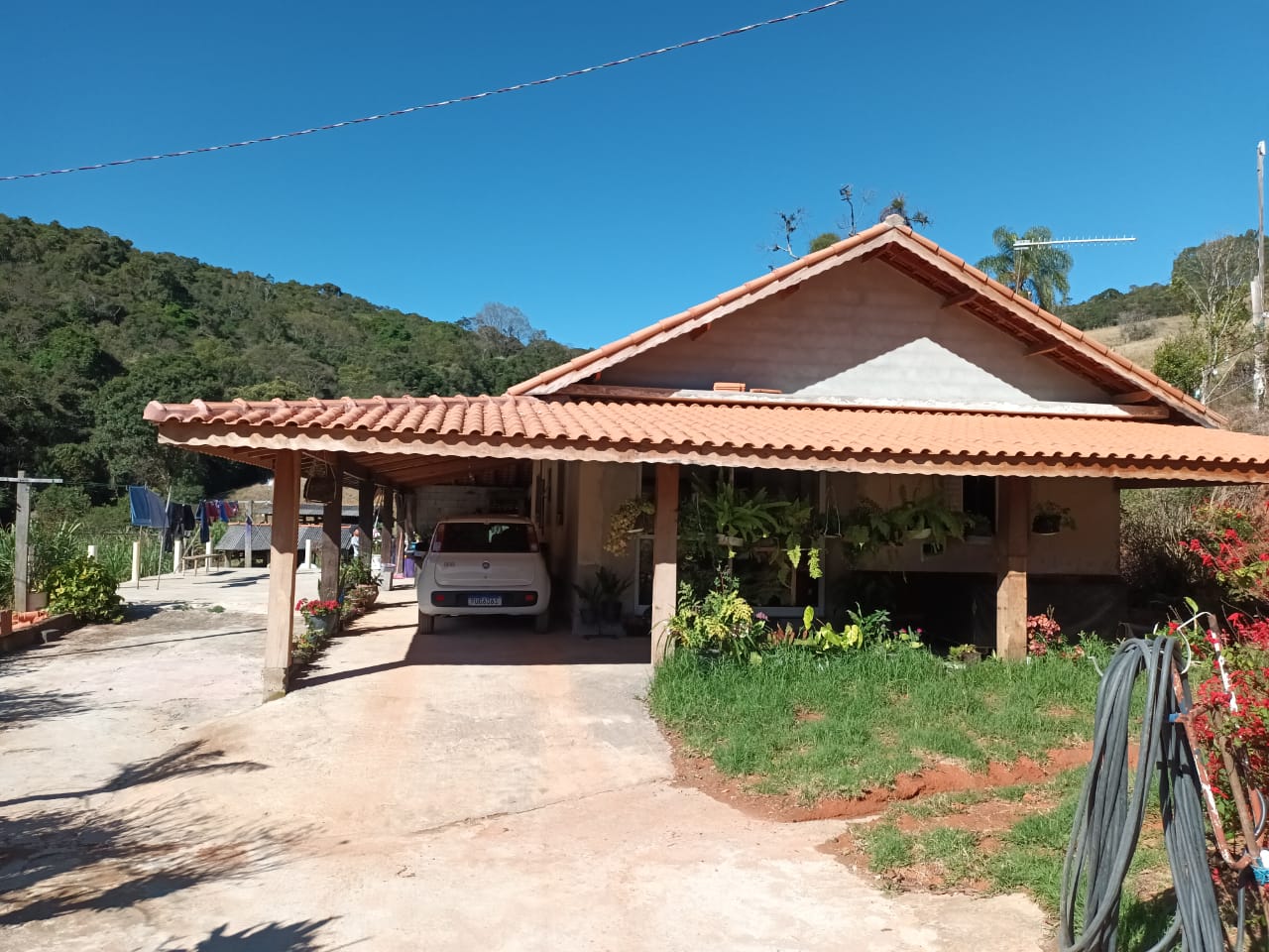 Sitio com casa sede e casa de caseiro, pequeno pomar | Itapeva - MG | código 934