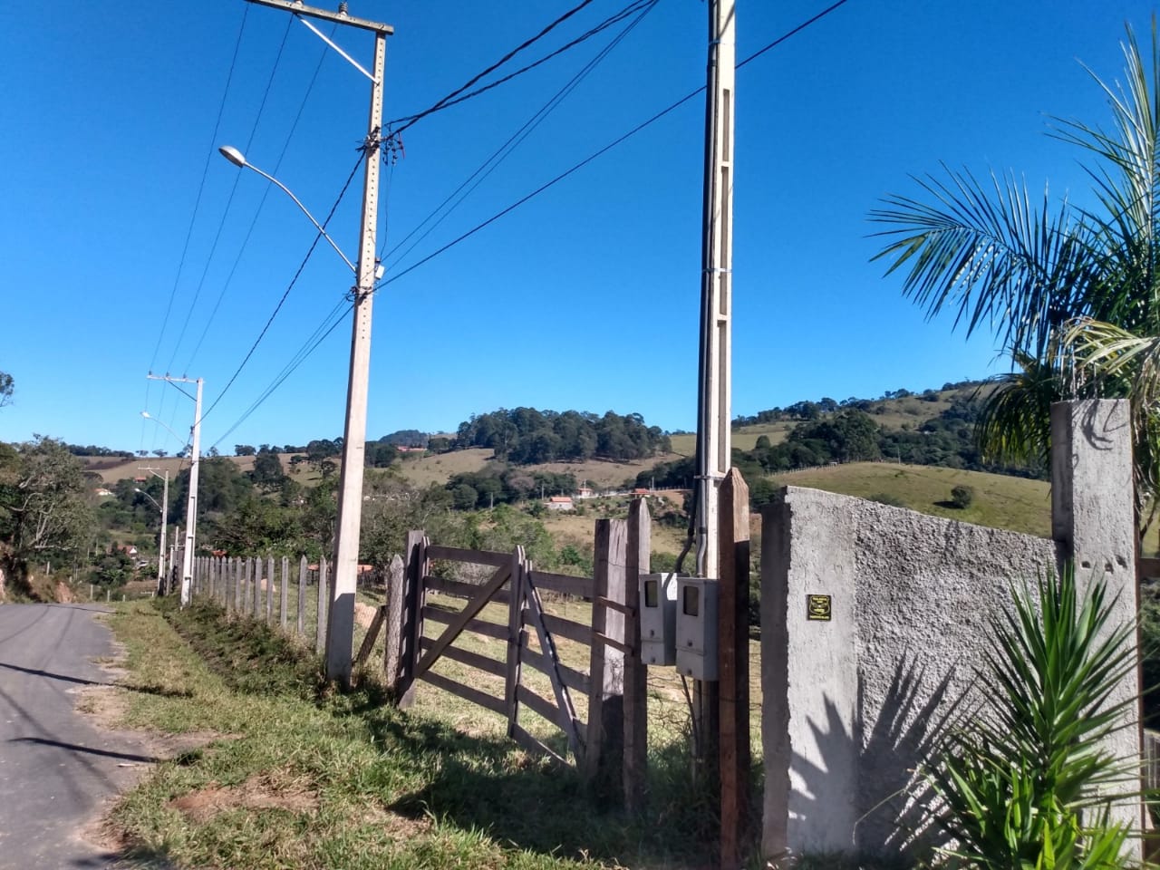 Chácara com 2 casas, internet, estrada asfaltada, poço caipira | Extrema MG | código 936