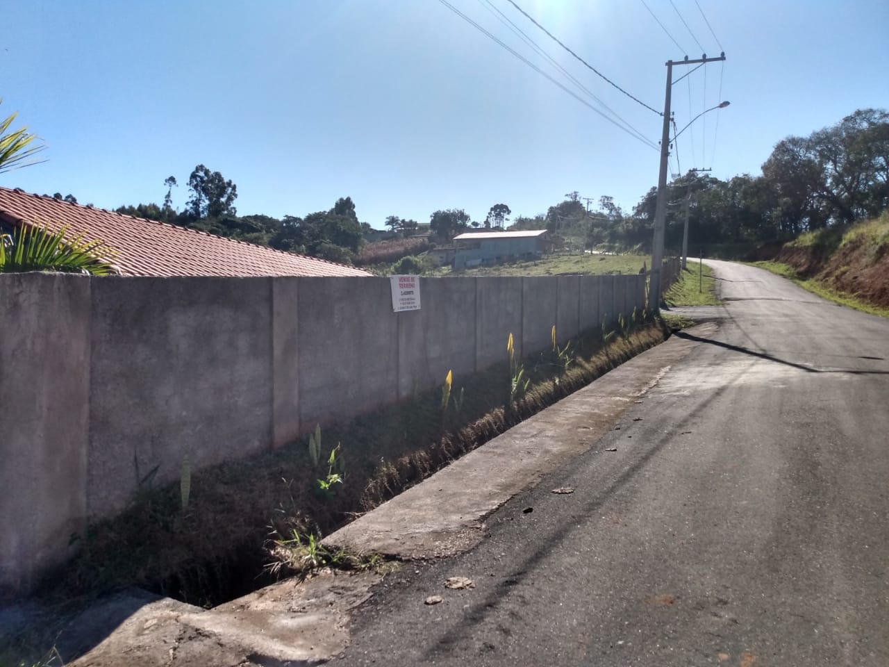 Chácara com 2 casas, internet, estrada asfaltada, poço caipira | Extrema MG | código 936