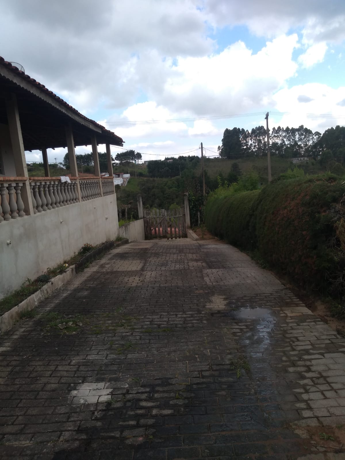 Chácara com casa, pomar, poço artesiano, boa vizinhança | Munhoz - MG