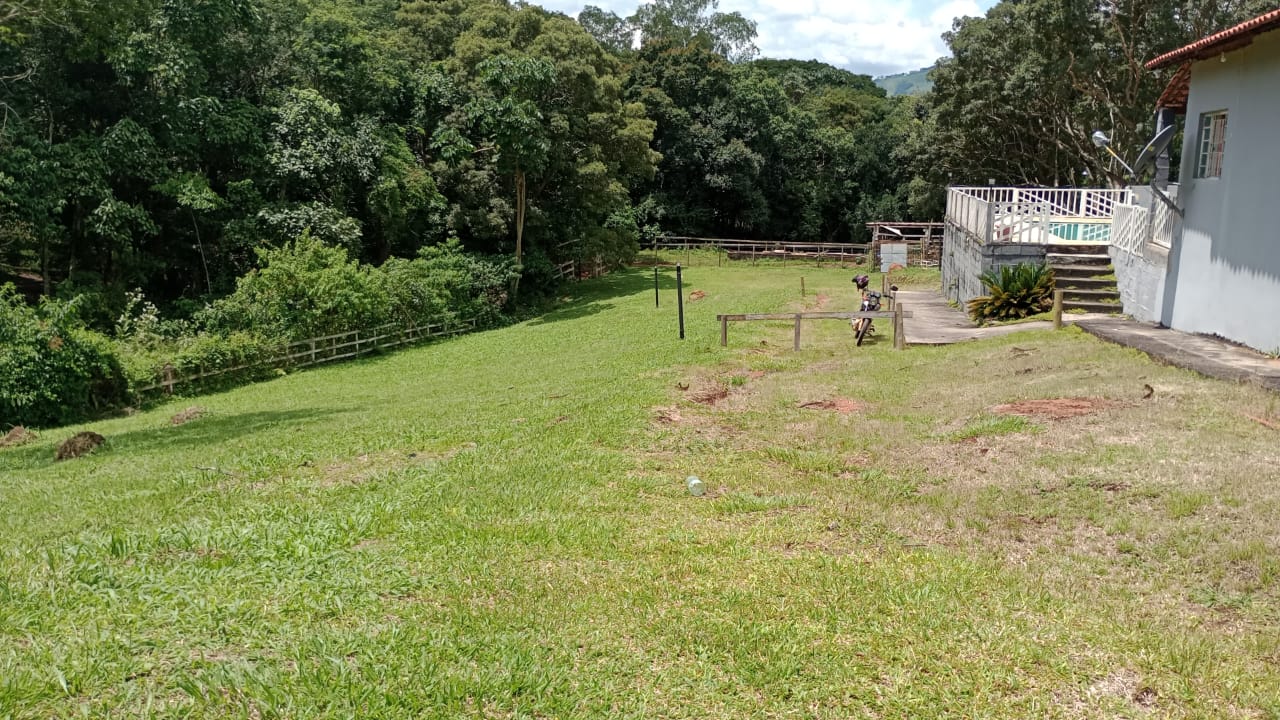 Chácara com: piscina, churrasqueira; chegada toda asfaltada | Extrema - MG  | código 966