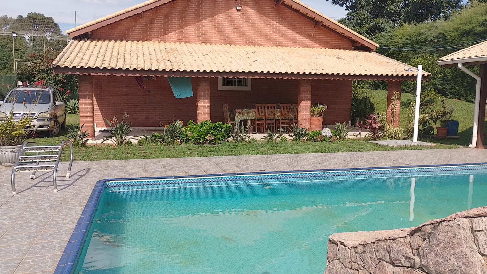 Chácara bairro nobre / piscina, casa c/ 3 dormitórios, churrasqueira  | Extrema - MG  | código 977