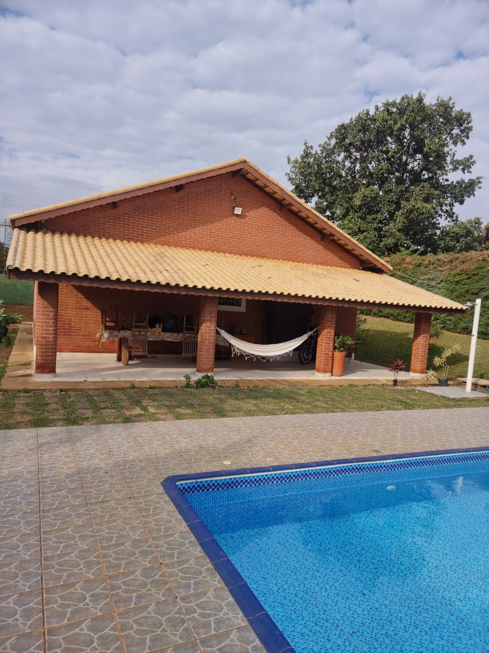 Chácara bairro nobre / piscina, casa c/ 3 dormitórios, churrasqueira  | Extrema - MG  | código 977