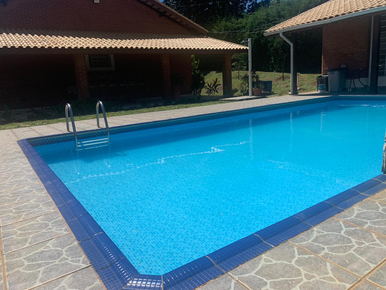 Chácara bairro nobre / piscina, casa c/ 3 dormitórios, churrasqueira  | Extrema - MG  | código 977