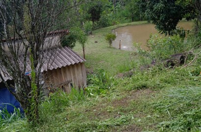 Chácara com nascente pequena cachoeira em Extrema - MG  | código 982