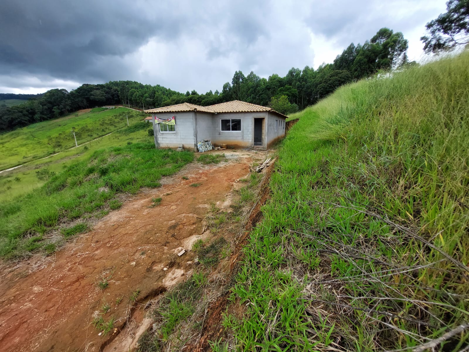 Chácara, casa com 3 quartos sendo 1 suíte, ótimo local | Toledo - MG  | código 985