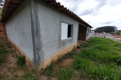 Chácara, casa com 3 quartos sendo 1 suíte, ótimo local | Toledo - MG  | código 985