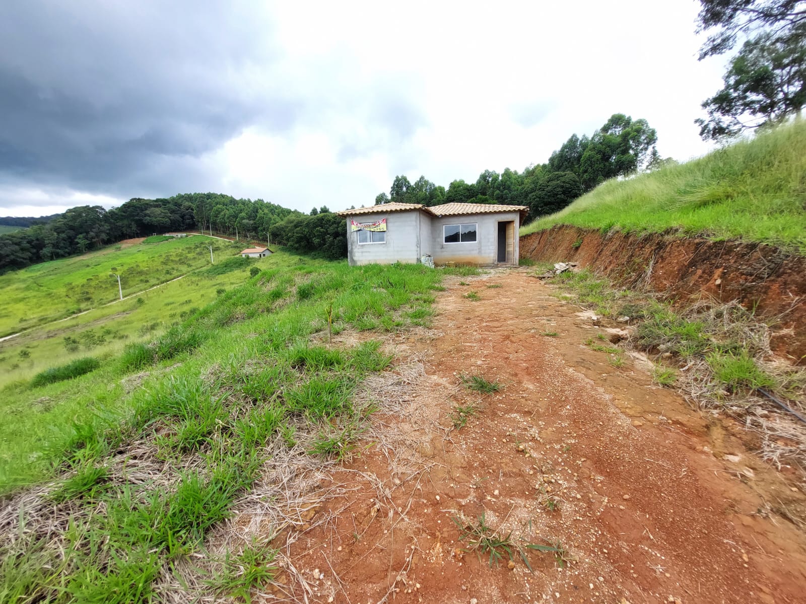 Chácara, casa com 3 quartos sendo 1 suíte, ótimo local | Toledo - MG  | código 985