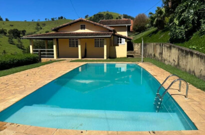 Sítio com2 casas, piscina, lago ornamental, churrasqueira | Cambuí - MG  | código 993