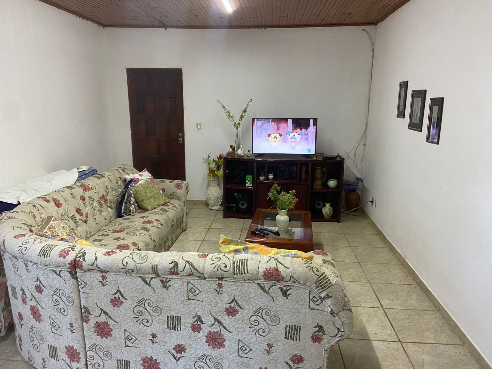 Belíssimo sítio com casa composta de 3 quarto; churrasqueira, piscina, 2 lagos de peixes em Toledo - MG  | código 1074