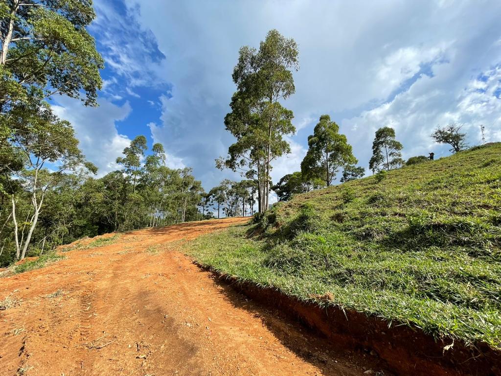 Terreno com linda vista escriturado de 41.831 Metros em Pedra Bela  | código 1040