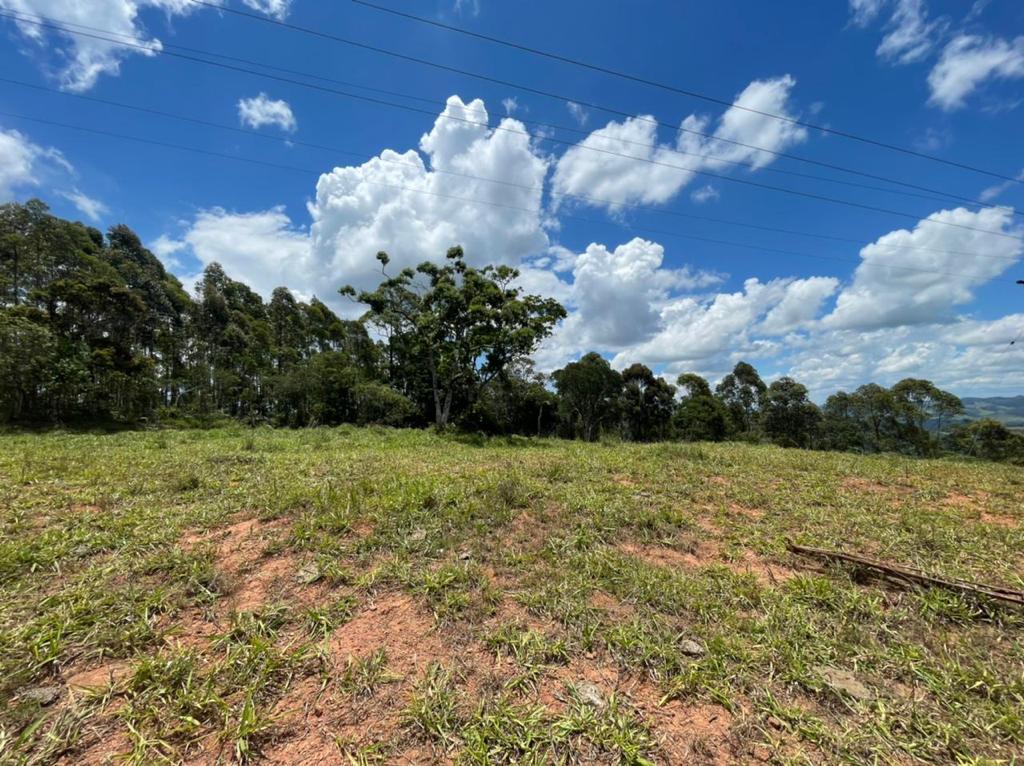 Terreno com linda vista escriturado de 41.831 Metros em Pedra Bela  | código 1040