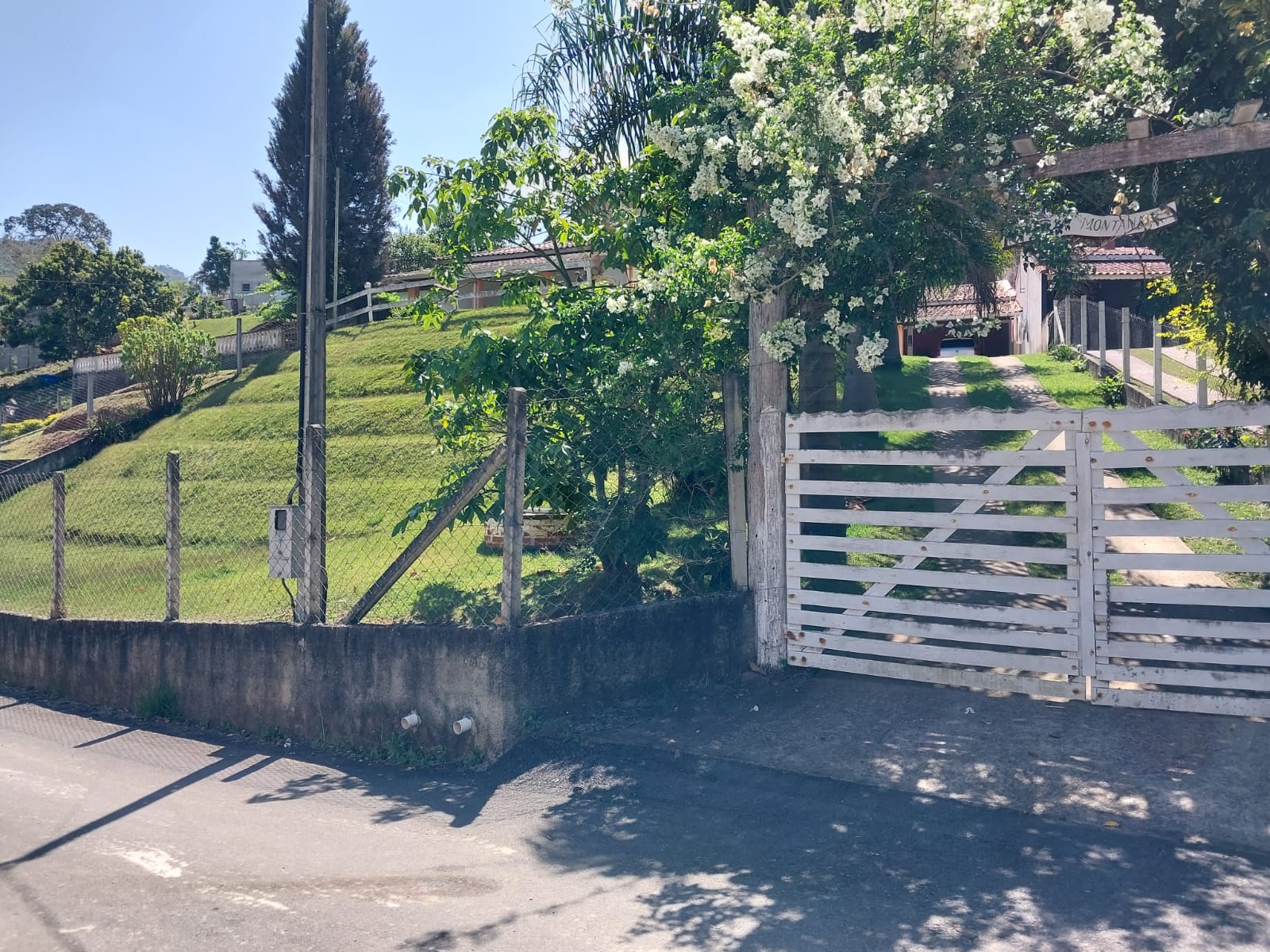 Chácara com casa excelente com piscina bem próxima à cidade | Extrema - MG Cod. 1151