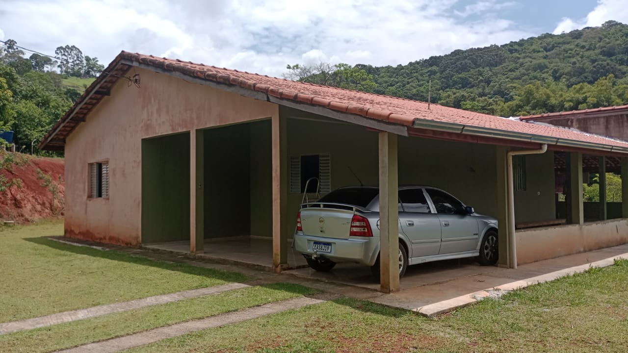 Chácara com casa avarandada, com 3 quartos .. localizada num bairro turístico | Extrema - MG  | código 1046