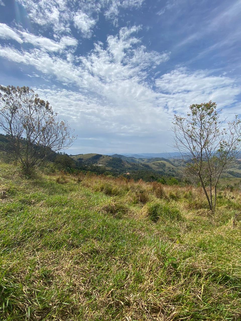 Terreno com vista panorâmica, execelente para formação de chácara localizado em Extrema  | código 1070