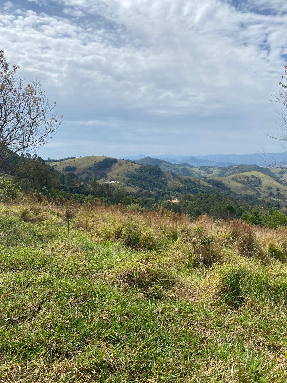 Terreno com vista panorâmica, execelente para formação de chácara localizado em Extrema  | código 1070