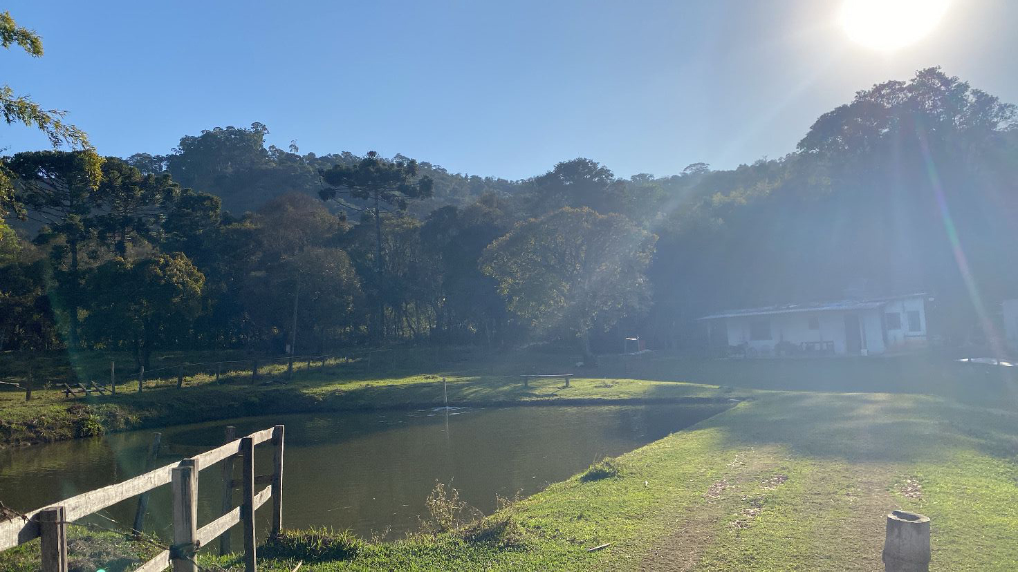 Sítio com lago e casa simples na divisa entre Extrema e Camanducaia Código 1131