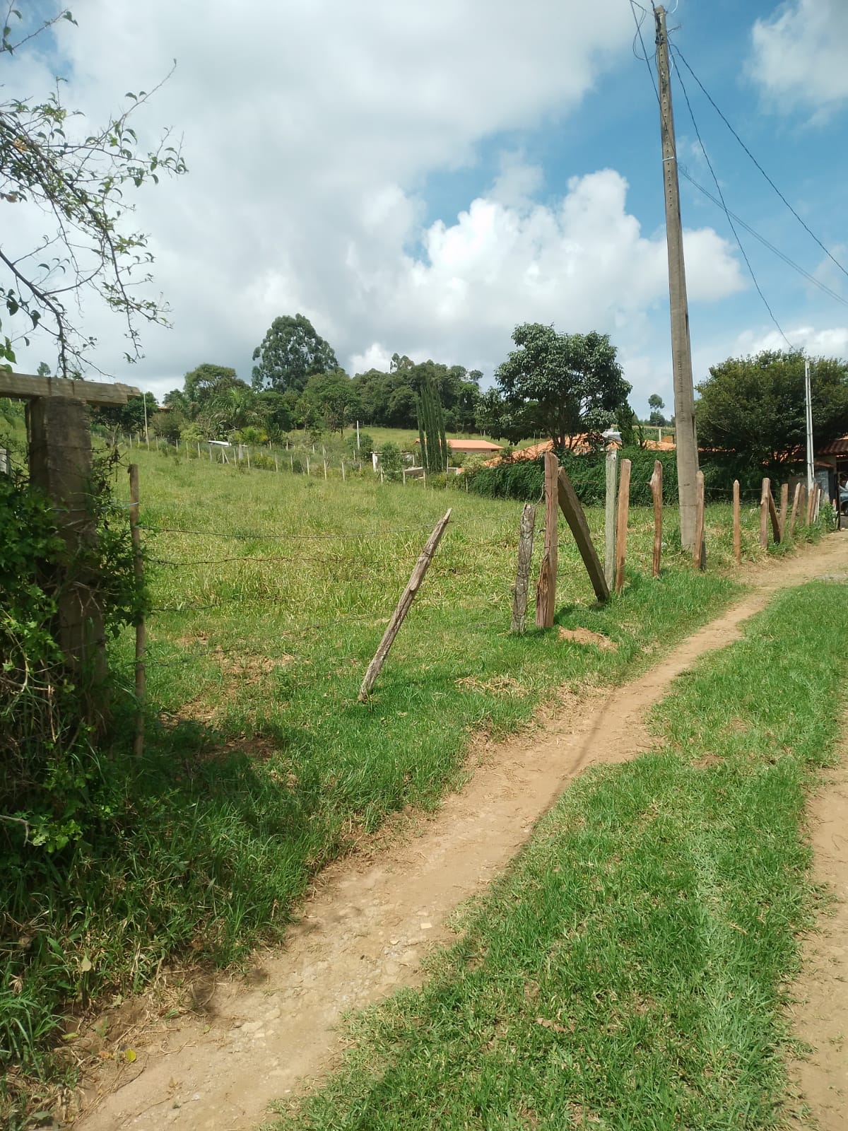 Sítio com lago e casa simples na divisa entre Extrema e Camanducaia Código 1131