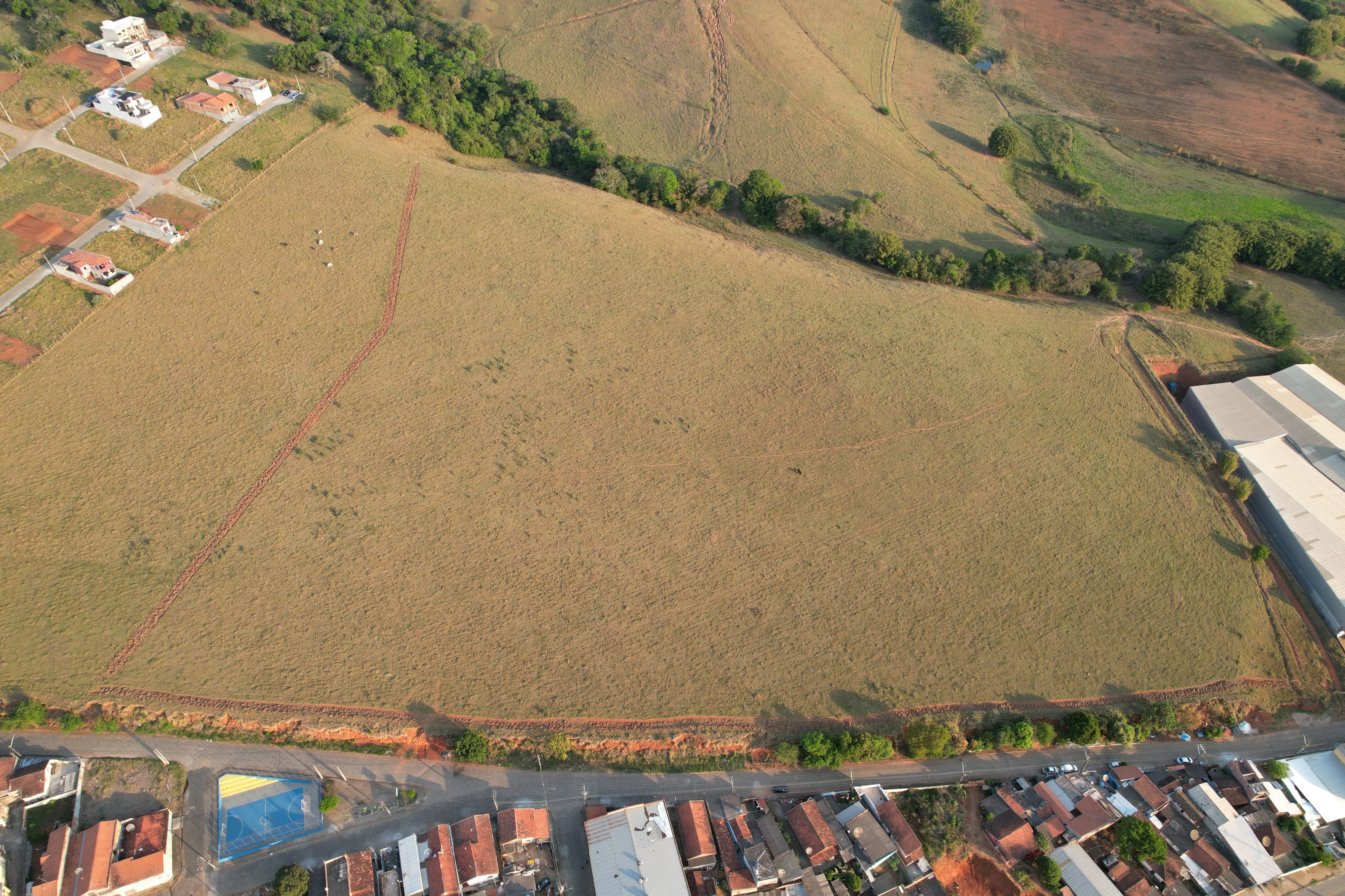 Área Industrial | Área industrial plana, permitida a utilização mista. | Cambuí - MG | Cód. 1136