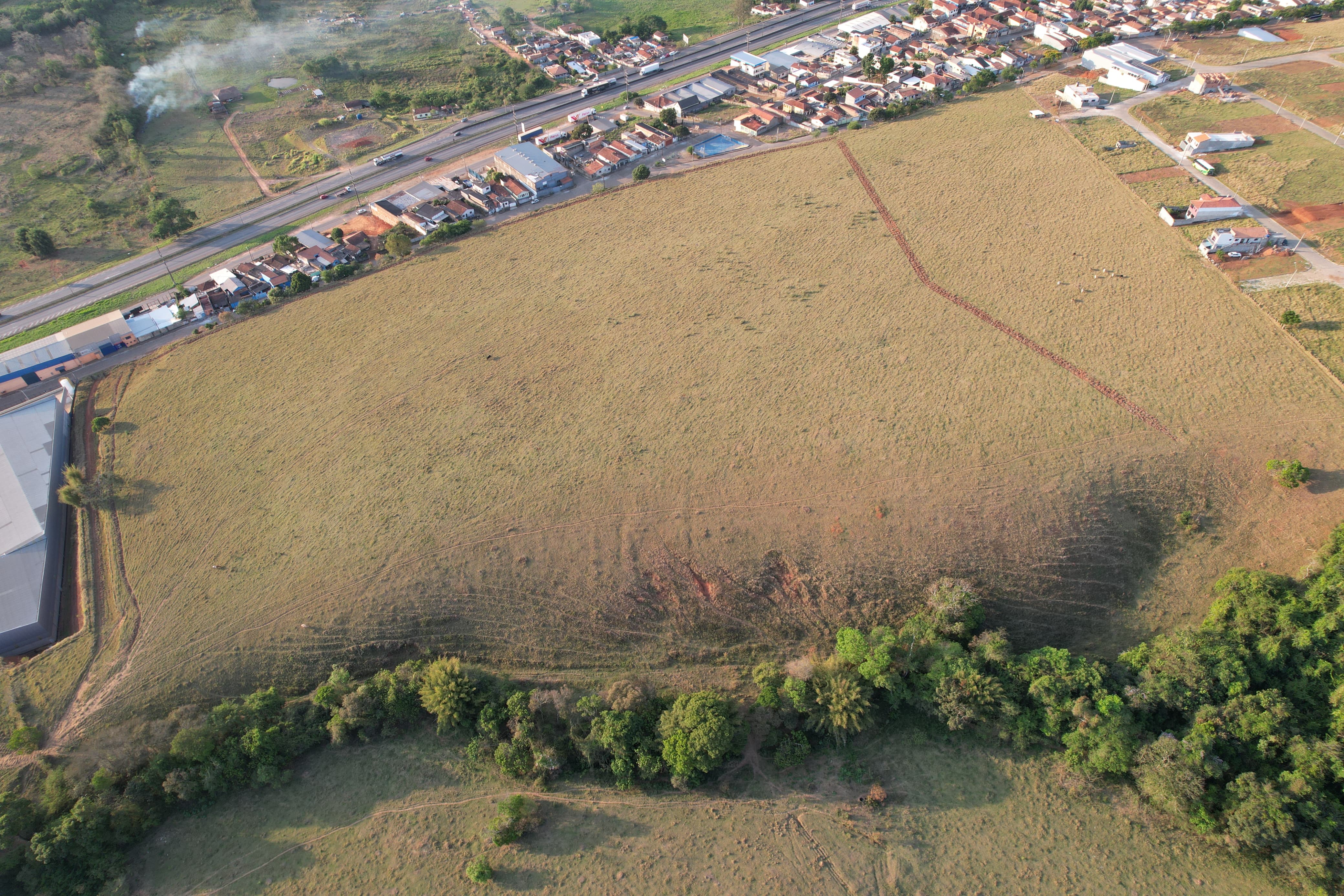 Área Industrial | Área industrial plana, permitida a utilização mista. | Cambuí - MG | Cód. 1136