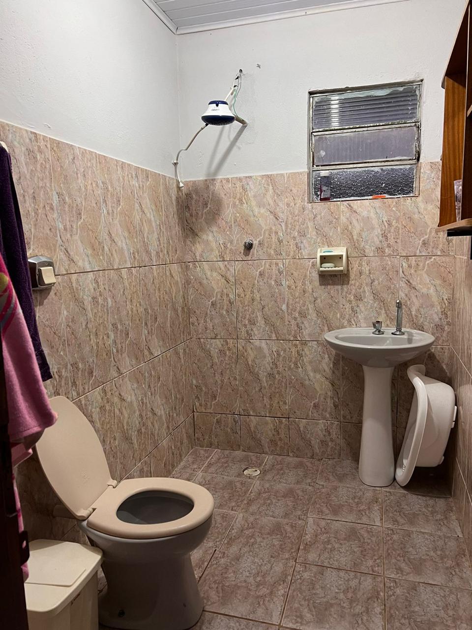 Belíssima chácara localizada em Munhoz, a 12 km da cidade com casa, piscina, pomar Cod. 1046