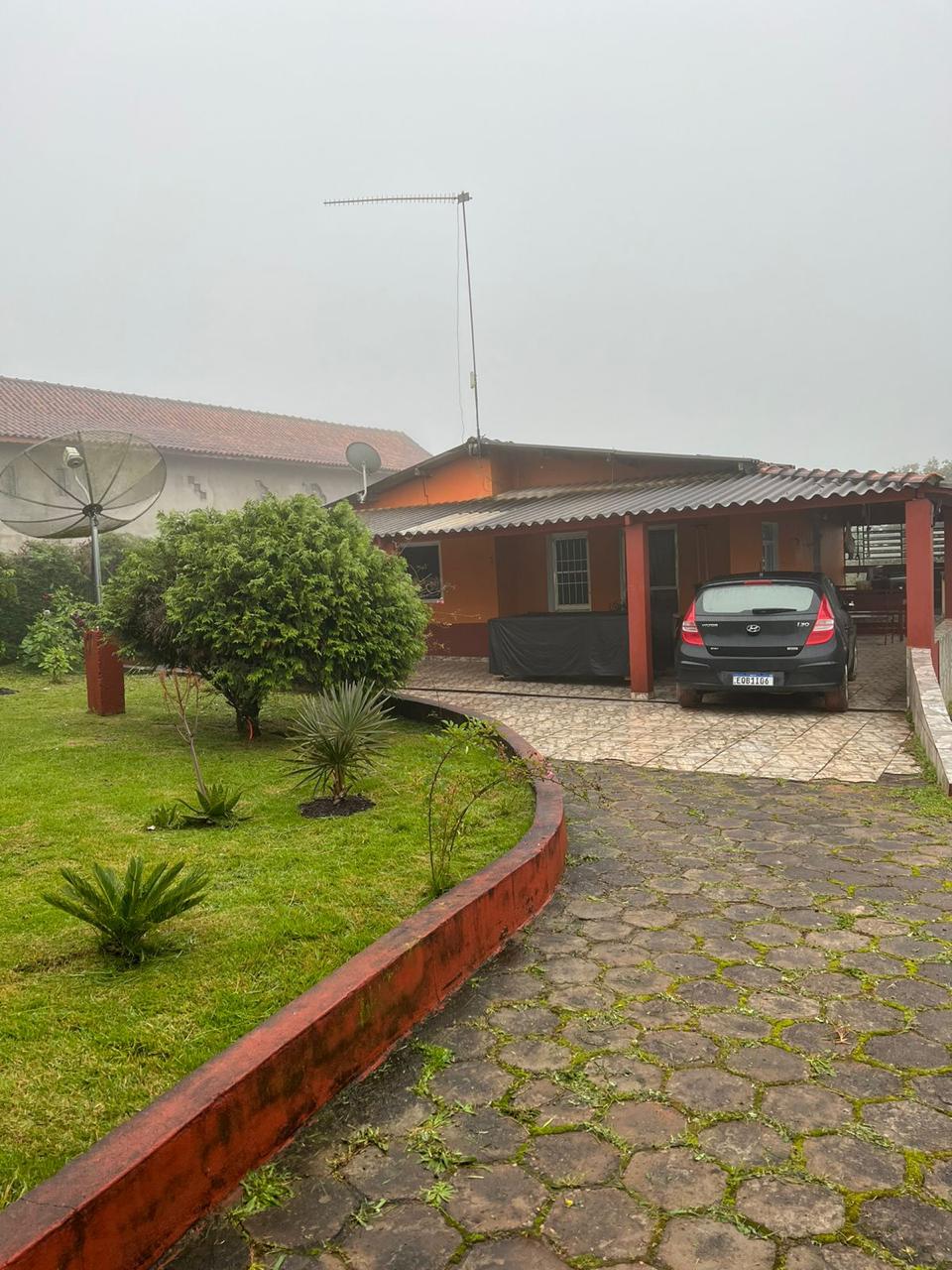 Belíssima chácara localizada em Munhoz, a 12 km da cidade com casa, piscina, pomar Cod. 1046