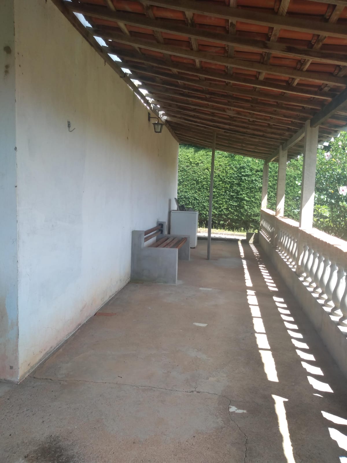 Chácara com casa grande próxima à lago de pesca e cachoeira em Munhoz - MG Cód. 1147