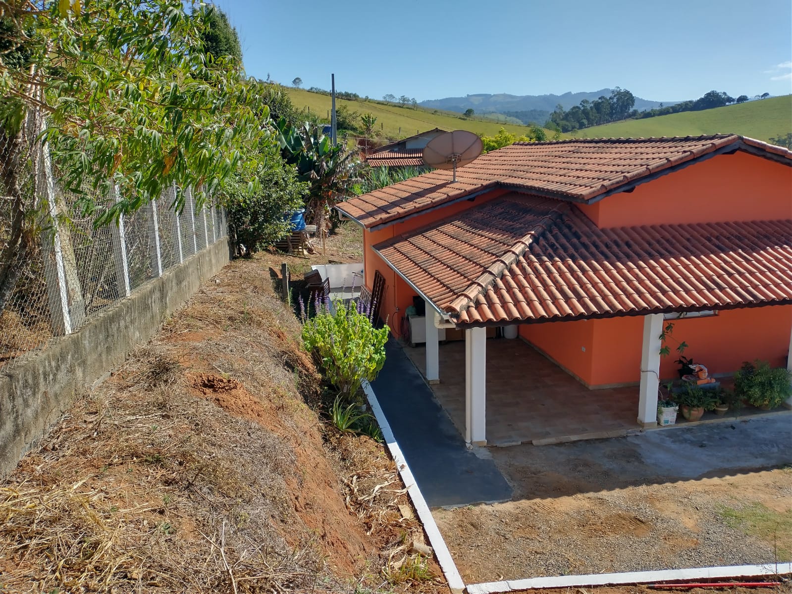 Chácara tem1000 metros - Casa com 2 quartos sendo 1 com suíte em Itapeva MG cod 1164