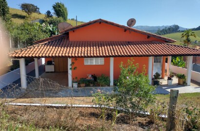 Chácara tem1000 metros - Casa com 2 quartos sendo 1 com suíte em Itapeva MG cod 1164