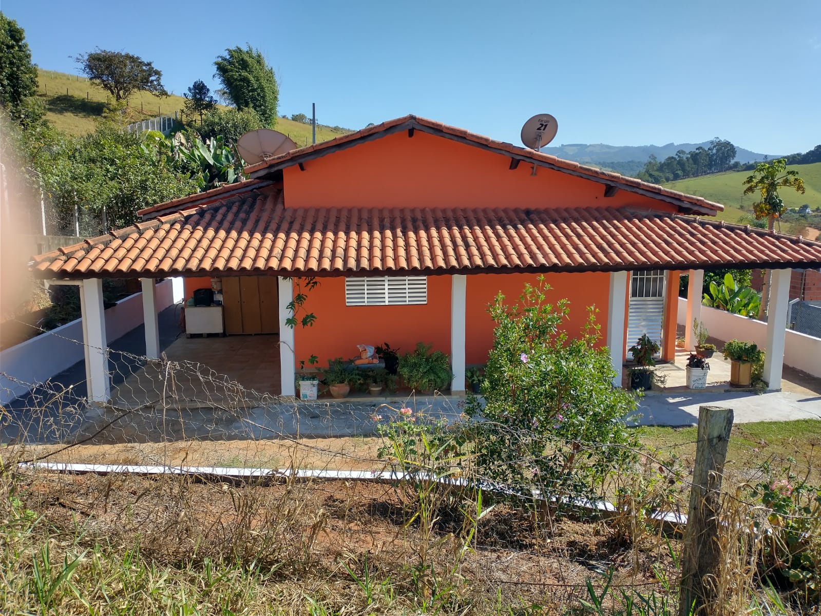 Chácara tem1000 metros - Casa com 2 quartos sendo 1 com suíte em Itapeva MG cod 1164