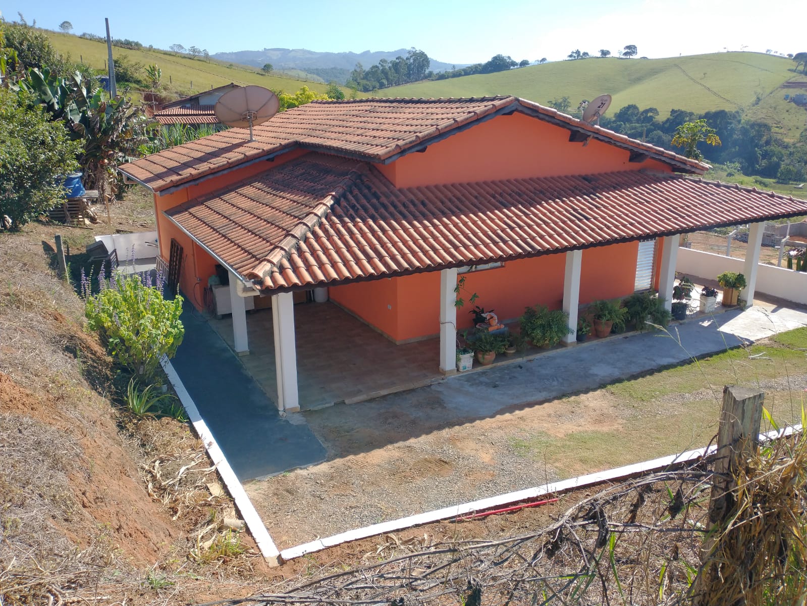 Chácara tem1000 metros - Casa com 2 quartos sendo 1 com suíte em Itapeva MG cod 1164