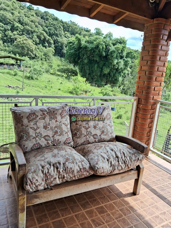 Sítio com casa muito boa, internet, chegada asfalta | Extrema - MG | código 1174