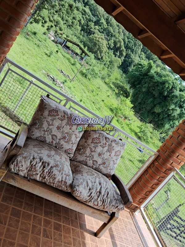 Sítio com casa muito boa, internet, chegada asfalta | Extrema - MG | código 1174