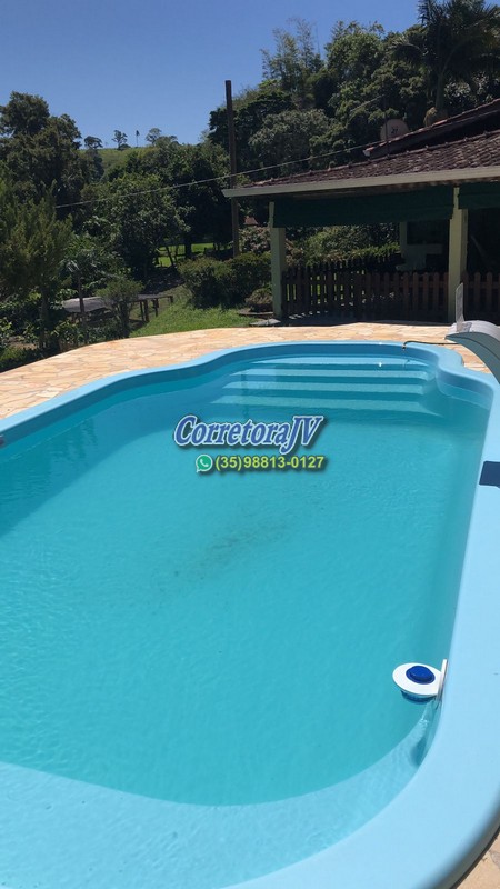 Chácara com piscina, casa, horta, pomar, churrasqueira, campo de futebol | Extrema - MG | código 1176
