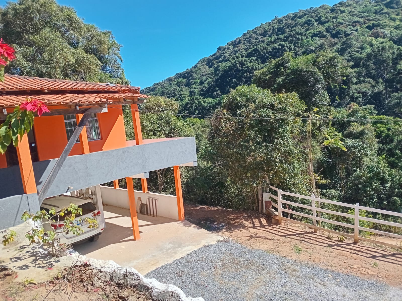 Chácara casa com 3 quartos, apenas 6 km do centro de Camanducaia e 17 km de Monte Verde cod. 1179